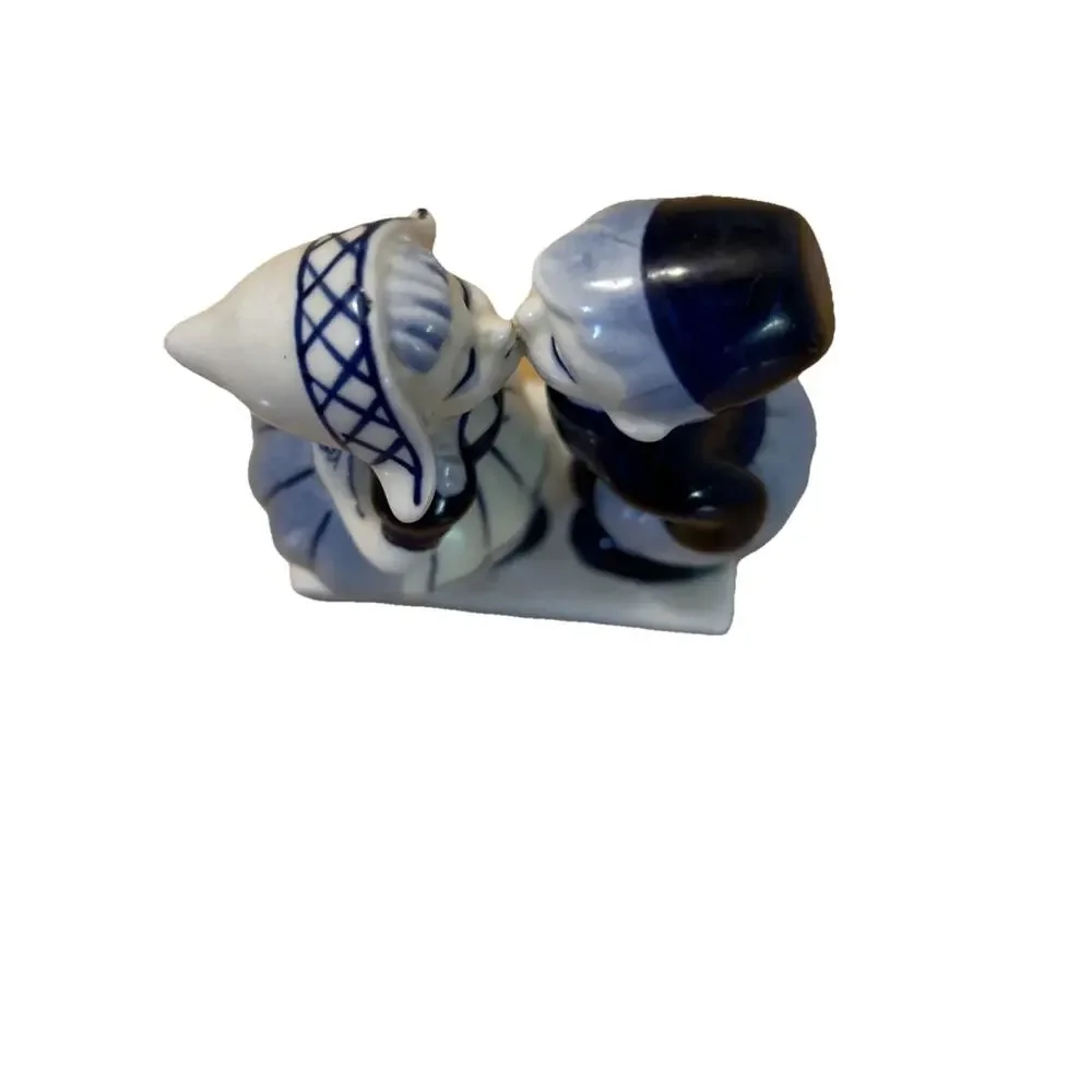 VTG Dutch Boy & Girl Kissing Porcelain Figurine Deltware Elesva Holland cute!